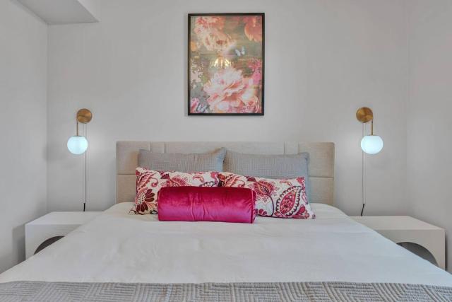 Modern 2BR Near Downtown Nashville | Free Parking