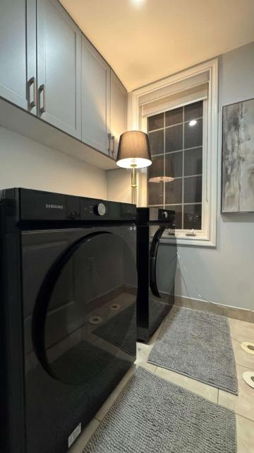 Private Ensuite Room in Shared Home with Kitchen