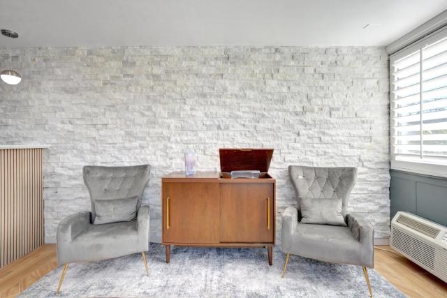 Signature Inn Medford Downtown - Newly Renovated