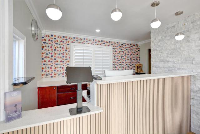Signature Inn Medford Downtown - Newly Renovated