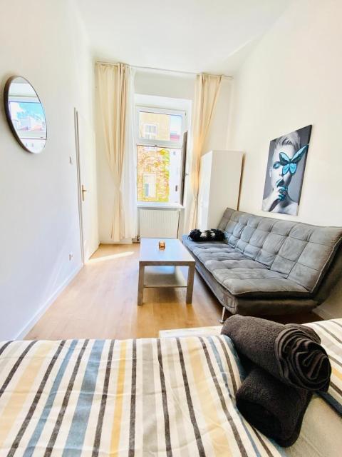 Comfortable 5BR Accommodation 7 Min to Westbahnhof