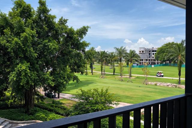 Suite Sky 1BR Rooftop Pool GymLaguna Skypark