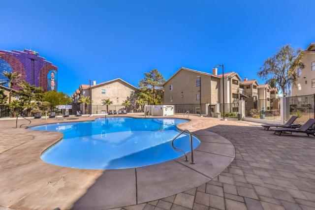 Dual King Suites! Modern Apt 5 Min to the Strip