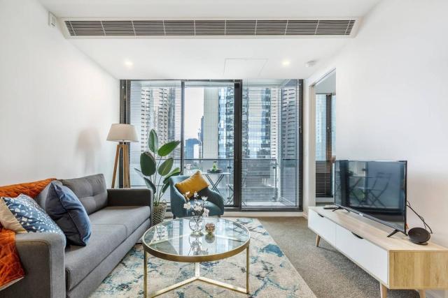 Southbank 2BR 2BA Study Gym Pool Parking