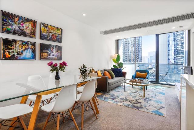 Southbank 2BR 2BA Study Gym Pool Parking