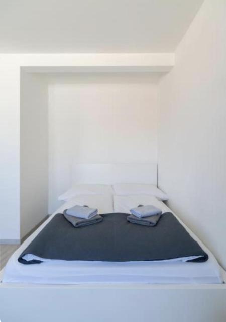 Charming Central Long-Term Apartment