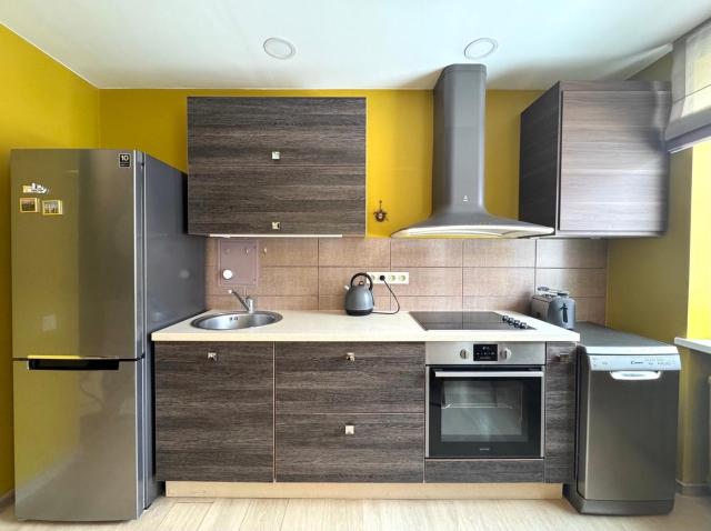 Artist's Apartment - Near City Center