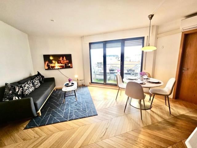 Stylish 1BR Stay with parking and outdoor spaces