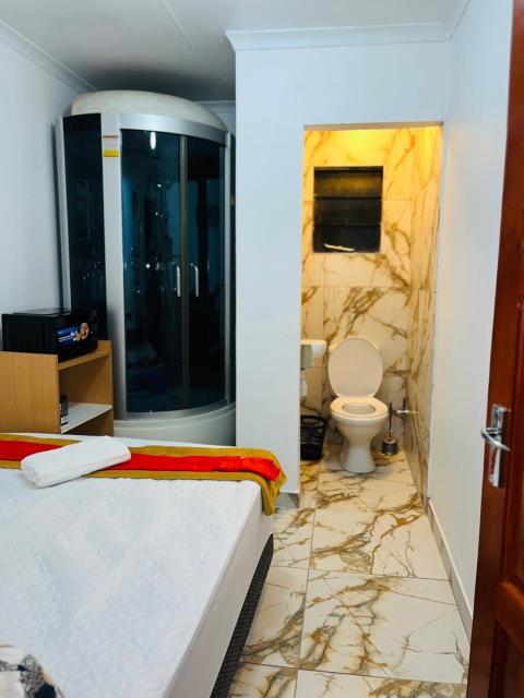 Rooms and Apartments