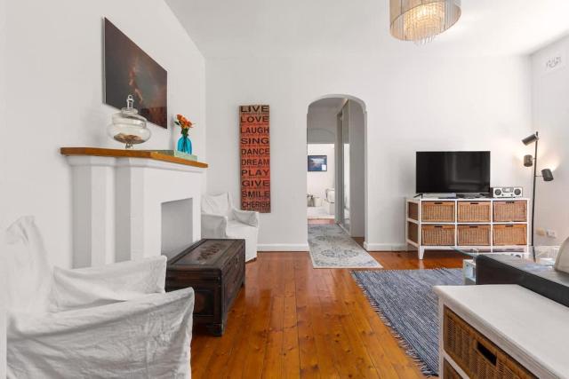 Cozy ocean view 2 bedroom in Vaucluse