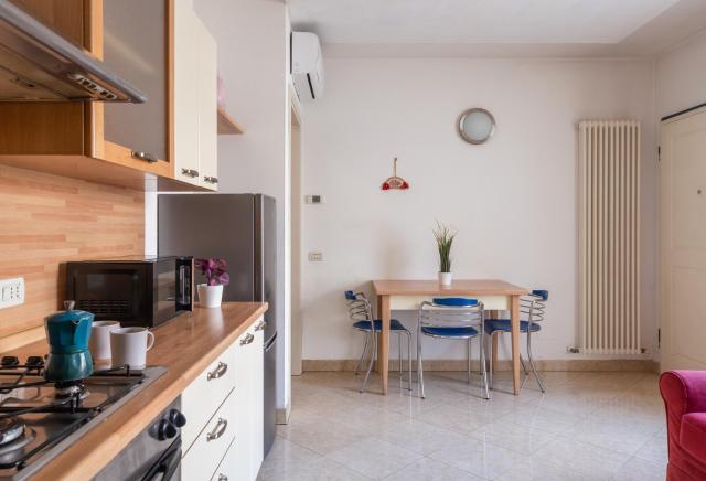 3 min to Beach Apartment with Patio AC - Il Lupo Affitta
