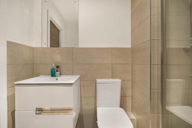 GuestReady - Chic Urban Retreat in Old Trafford