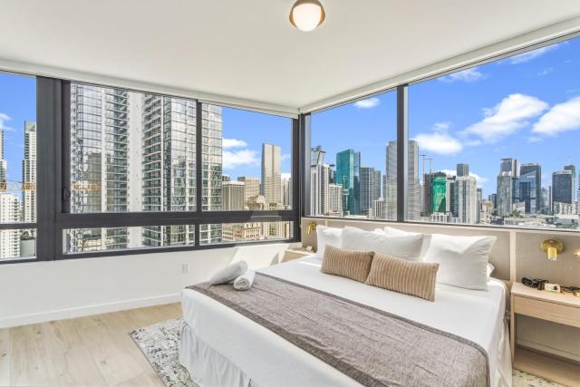 District 225 Miami - Rooftop Pool Gym & City Views