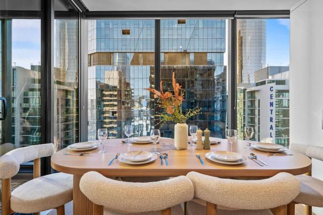 Skyhigh Views 3 Beds, 2 Baths comfort with Free parking