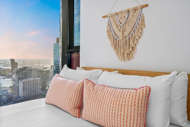 Skyhigh Views 3 Beds, 2 Baths comfort with Free parking