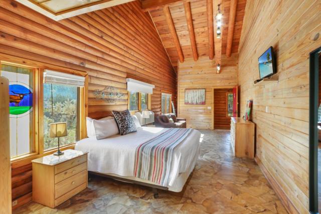 Wimberley Log Cabins Resort and Suites- Unit 4