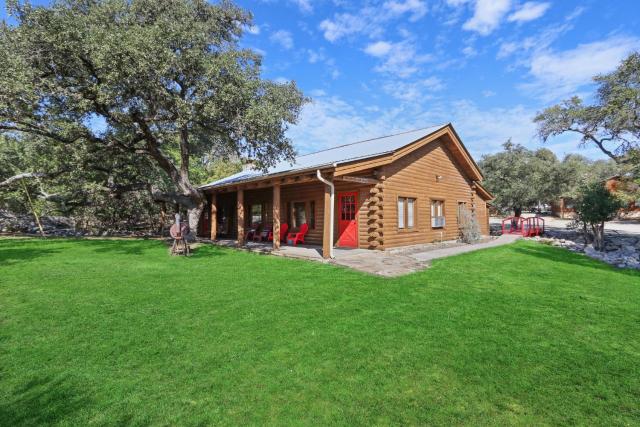 Wimberley Log Cabins Resort and Suites- Unit 3