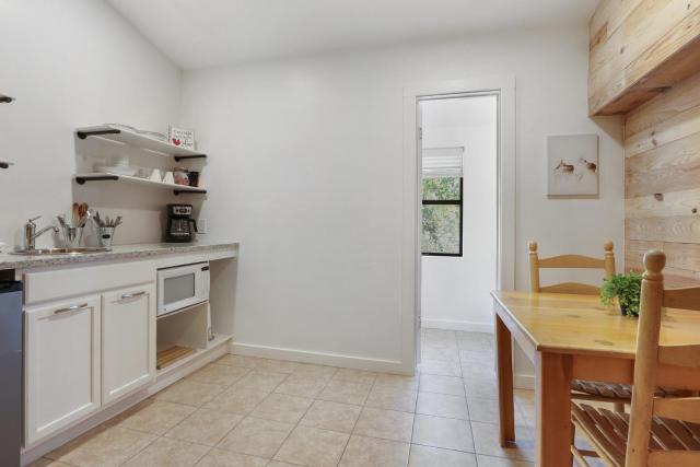 Wimberley Log Cabins Resort and Suites- Unit 2