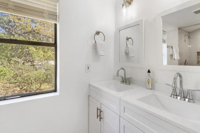 Wimberley Log Cabins Resort and Suites- Unit 2