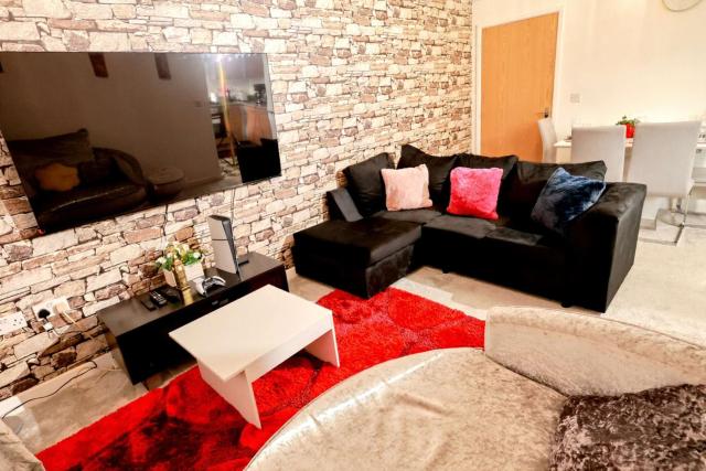 Contractor Friendly 2BR Gem with Free Parking Wi-Fi