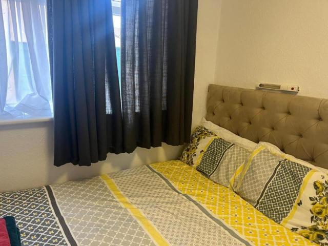 Hylands Hotel Double Room with Shared Bathroom & Free Parking