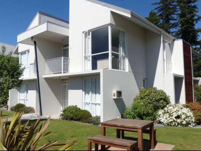 Opuke Crash Pad Methven - with mountain views.