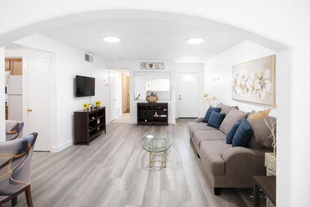 Vacation Home 3.5 Mi to Strip/DT/Outlt up to 8 gst