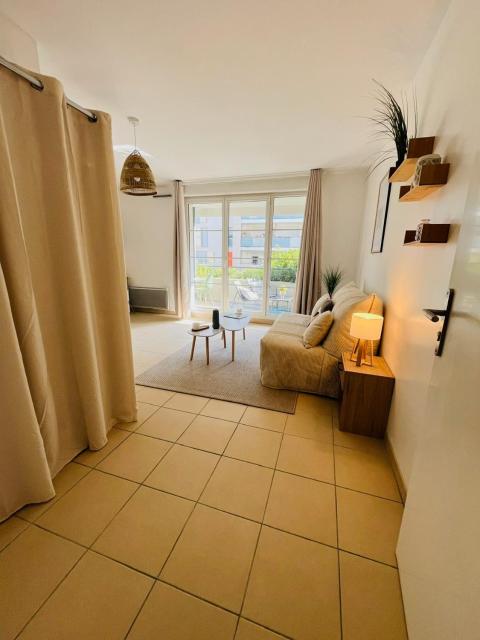 Studio Moderne avec Terrasse