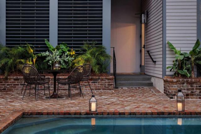 Luxe 6-bedroom Garden District Retreat Hotel Pool