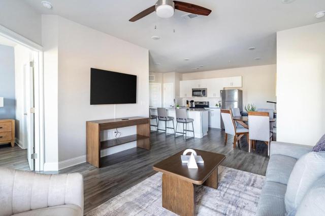 Landing Stylish 2BD Clubhouse Gym