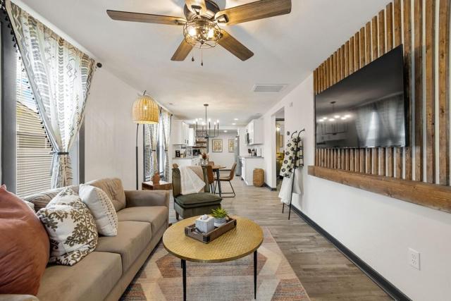 Washington Park 2 BR Casita w/ Private Backyard!