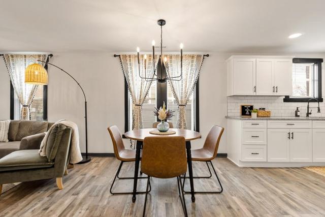 Washington Park 2 BR Casita w/ Private Backyard!