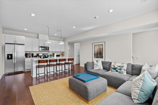 Entire DC House 3BR 3BA RoofDeck Free Parking Near Capitol Hill