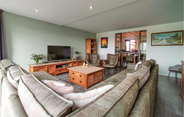 Cozy Home In Bunschoten-Spakenbu With Sauna