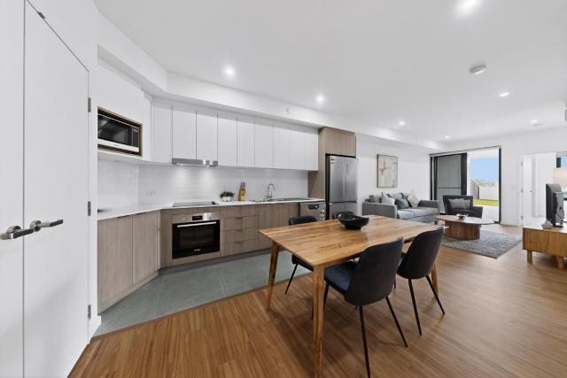 Modern 2-Bed Apartment with Private Balcony