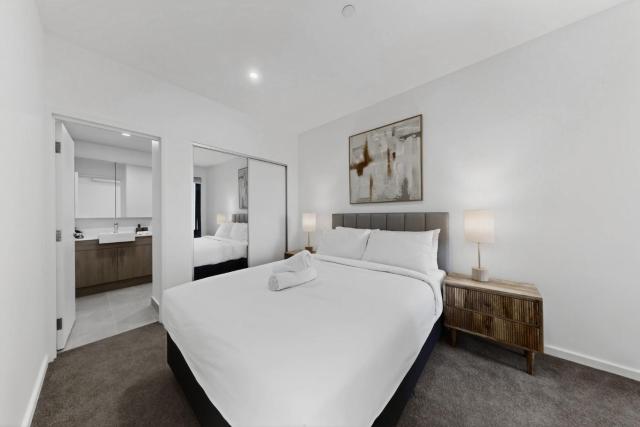 Brand New 2 Bed Apartment with City Views
