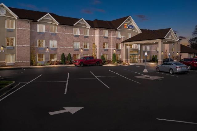 Comfort Inn & Suites Taylor - Detroit