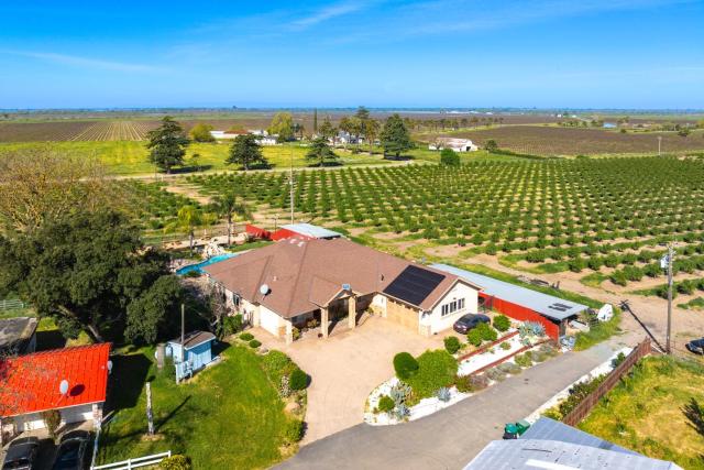 Near Wineries: Elk Grove Getaway w/ Saltwater Pool