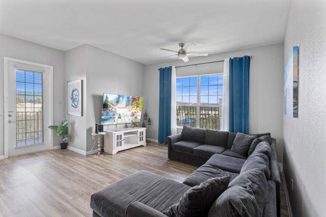 5037-408 Spacious 3BR and Bonus Room at Vista Cay