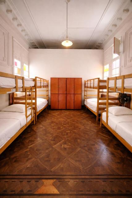 1900 Backpacker's Hostel