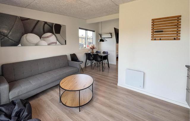 2 Bedroom Cozy Apartment In Vejen