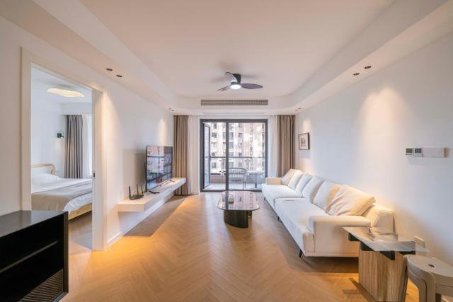 Merit永业 family suite exclusive apt in SH downtown