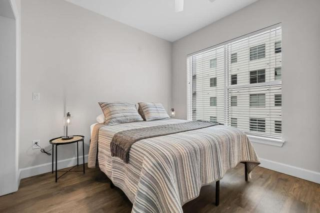 Stylish 1BR with pool & gym in The Gulch