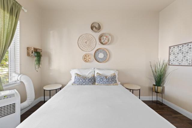 Historic Charm with Parking in Center of Midtown