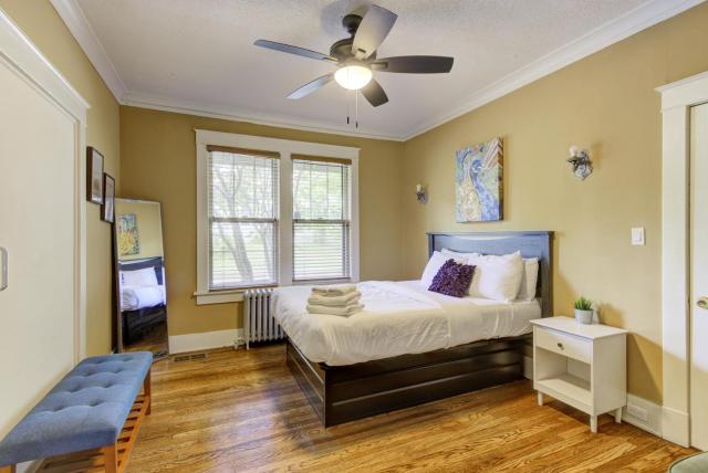 Beautiful Bungalow Stones throw from Cooper Young