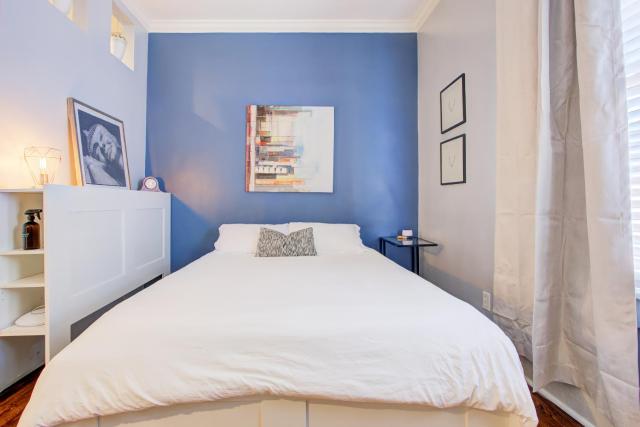 Splendid Colonial in Midtown with Parking