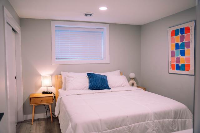 Full kitchen, TV Subscriptions, Luxurious bed