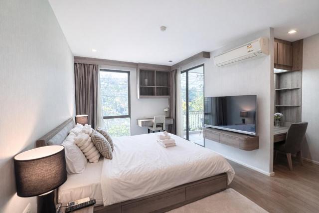 Spacious 2BR Condo with 2 Balconies in Sukhumvit16