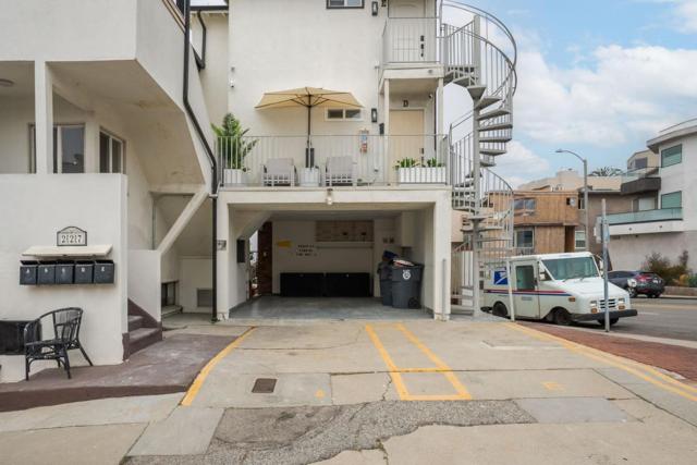 Modern Coastal Studio with Balcony and Parking