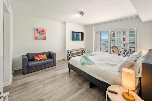 1BR Brickell High-Rise Condo - Balcony & Parking